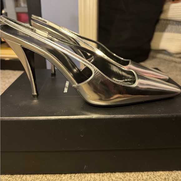 SAINT LAURENT 
silver leather almond toe 
 slingback strap 90mm heel - Picture 2 of 7